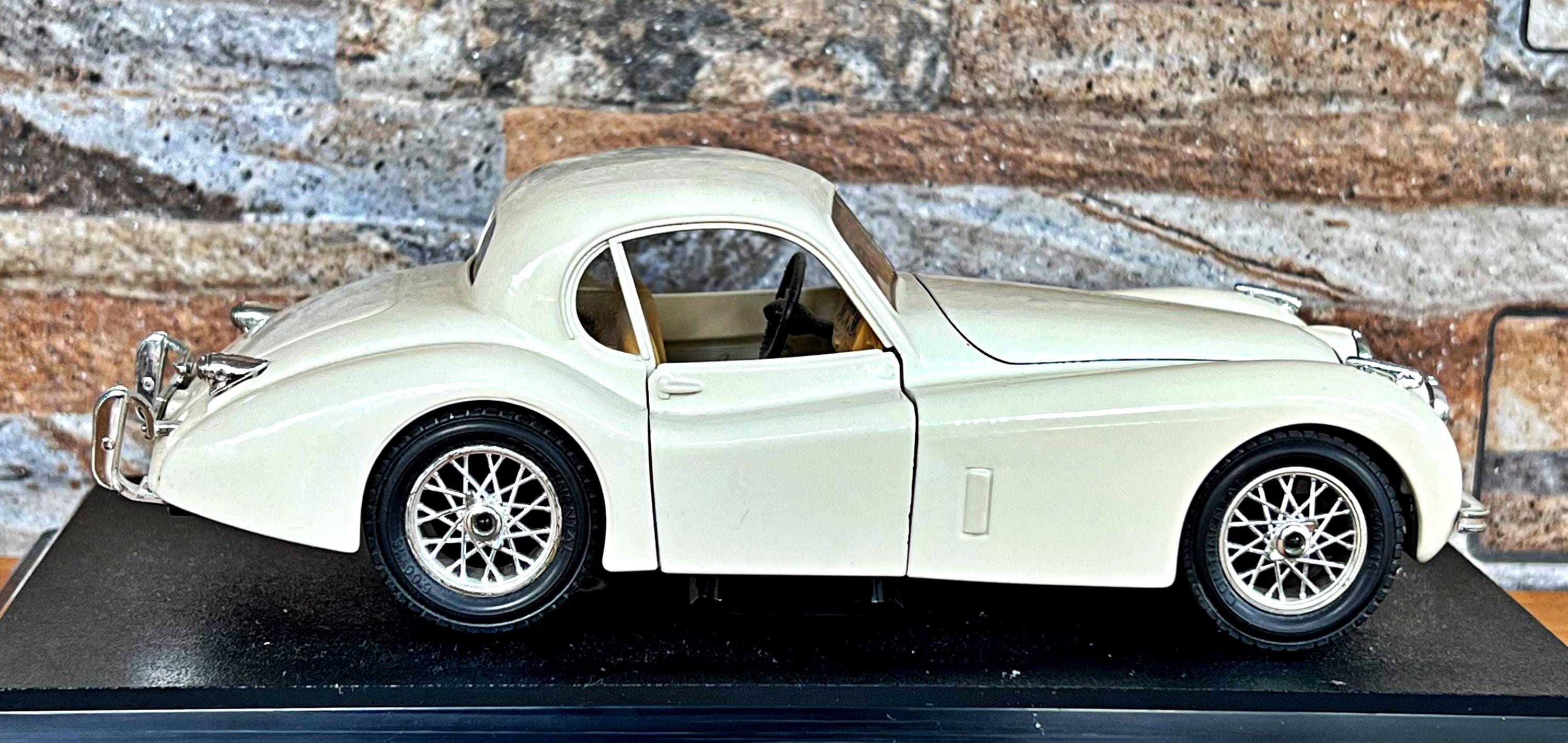 Jaguar XK120 Coupe 1948 | Vintage Model Car | Scale 1/24 Diecast