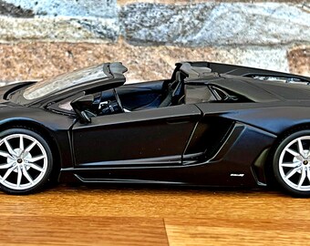 Lamborghini Aventador LP 700-4 Roadster | Model Car | Diecast Car