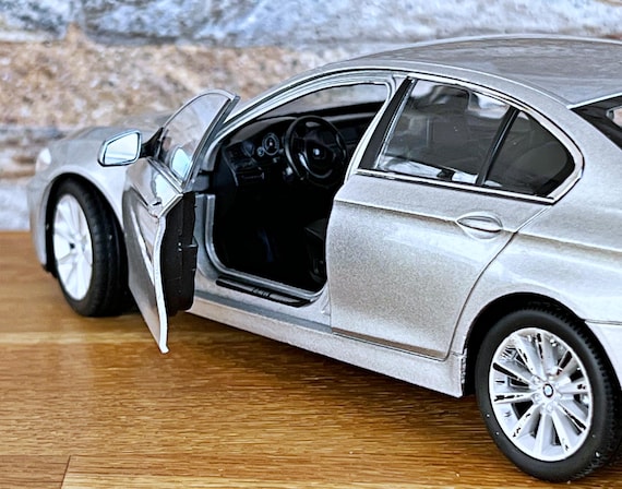 BMW 535i | Model Car | Diecast Car | 1/24 Scale Model Car | Car