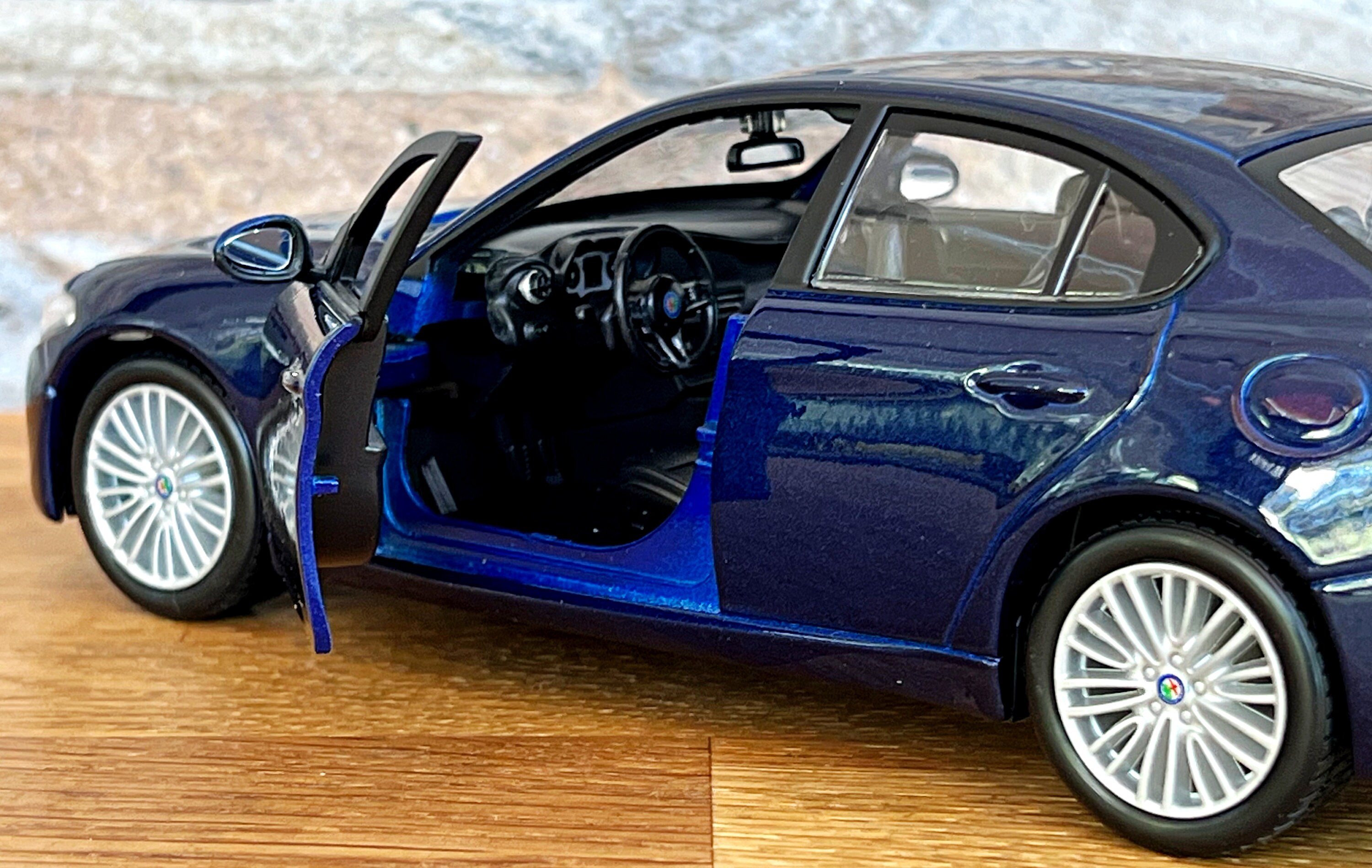 Alfa Romeo Giulia | Model Car | Scale 1/24 Model Car | 1/24