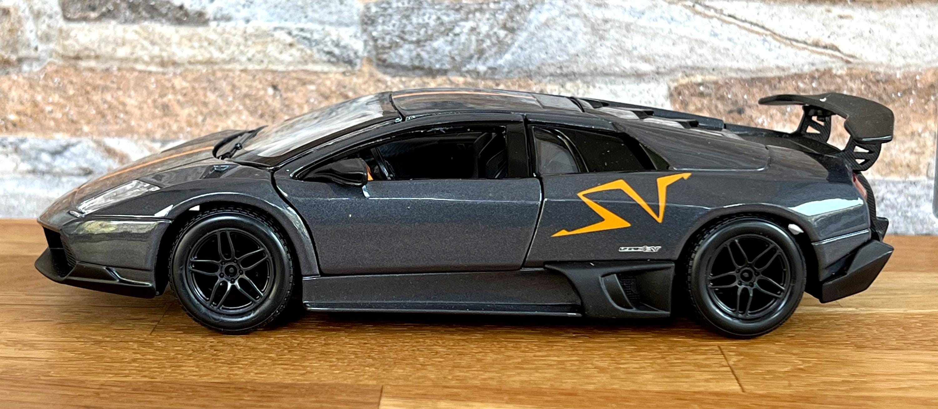 Lamborghini Murcielago LP 670-4 SV | 1/24 Scale Model Car