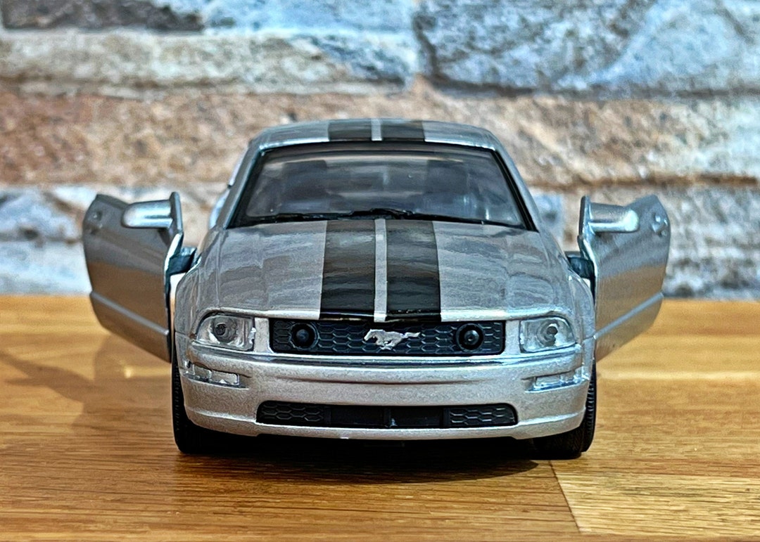 Ford Mustang GT 2005, 1/32 Scale Model Car, Diecast Car Model, 1