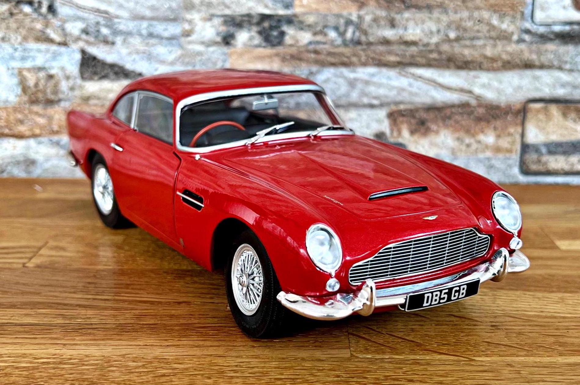 Aston Martin DB5 | Model Car | Diecast Car | 1/18 Scale Model Car