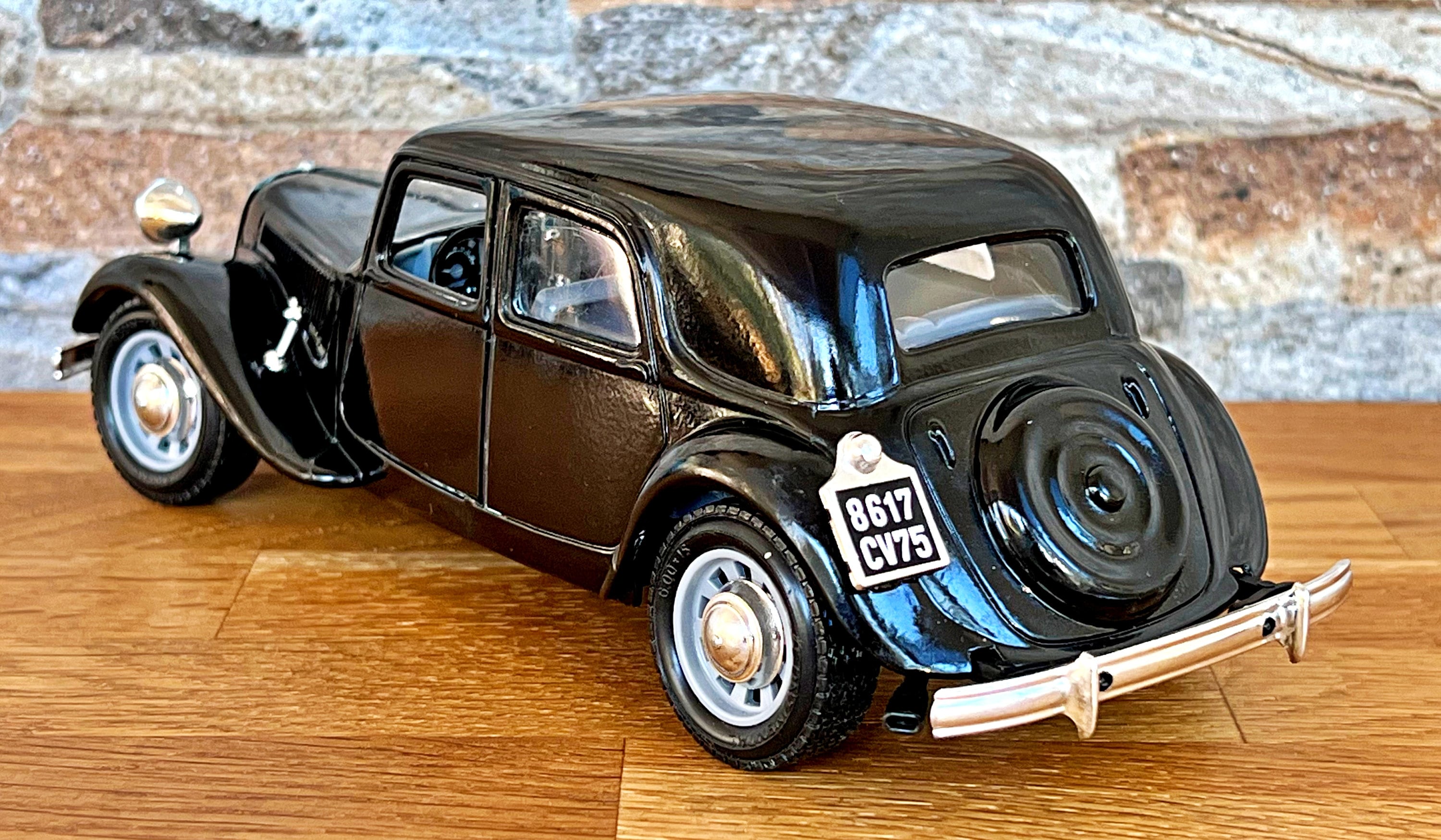 Citroen 15 CV TA 1938 | Vintage Model Car | Scale 1/24 Diecast Car