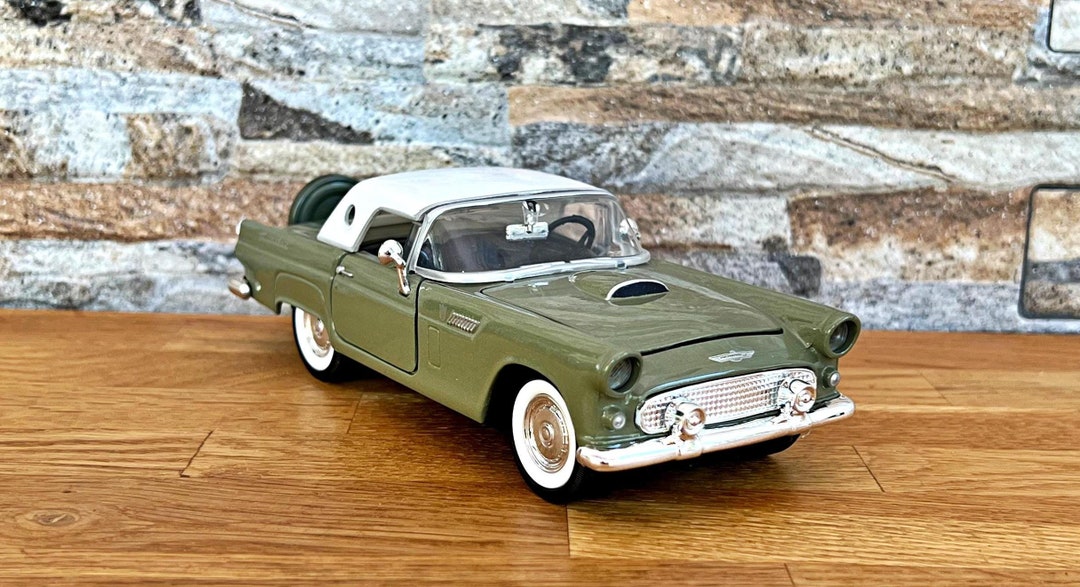 フォード サンダーバード 1956 | 1/24スケール ダイキャストカー