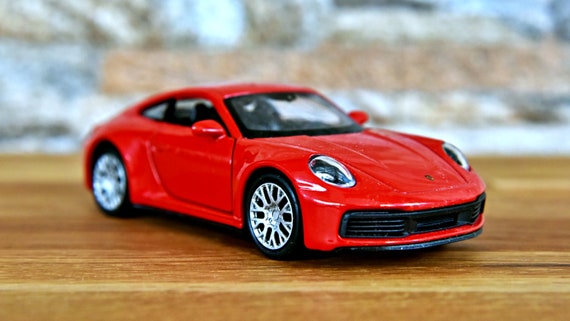 Model Car Scale 1:24 Porsche 911 Carrera 4S diecast Red vehicles
