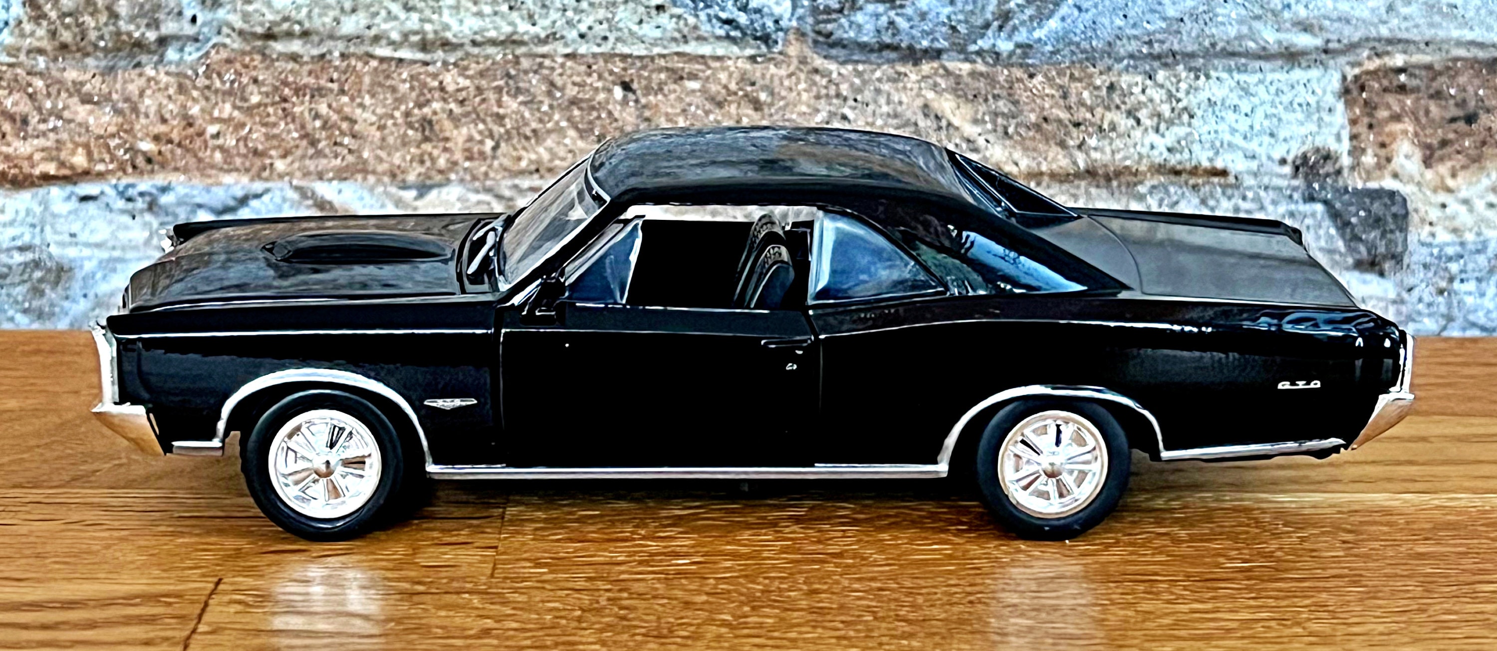 Pontiac GTO 1966 | Vintage Model Car | Diecast Car | 1/32 Scale