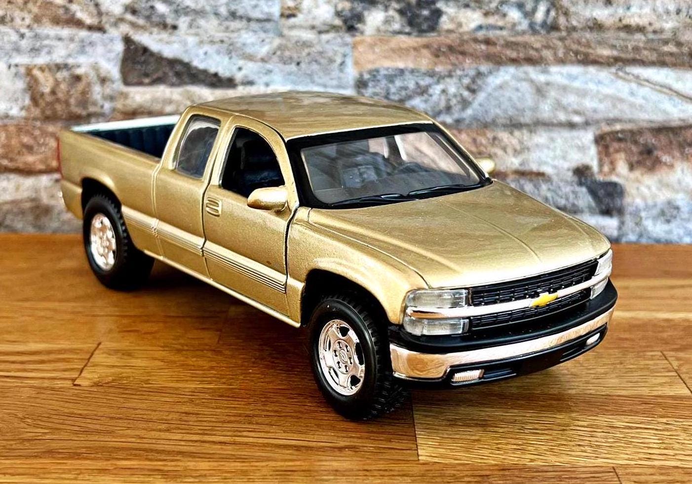 Chevrolet Silverado 1998 , Model Truck , Diecast Truck, 1/27 Scale