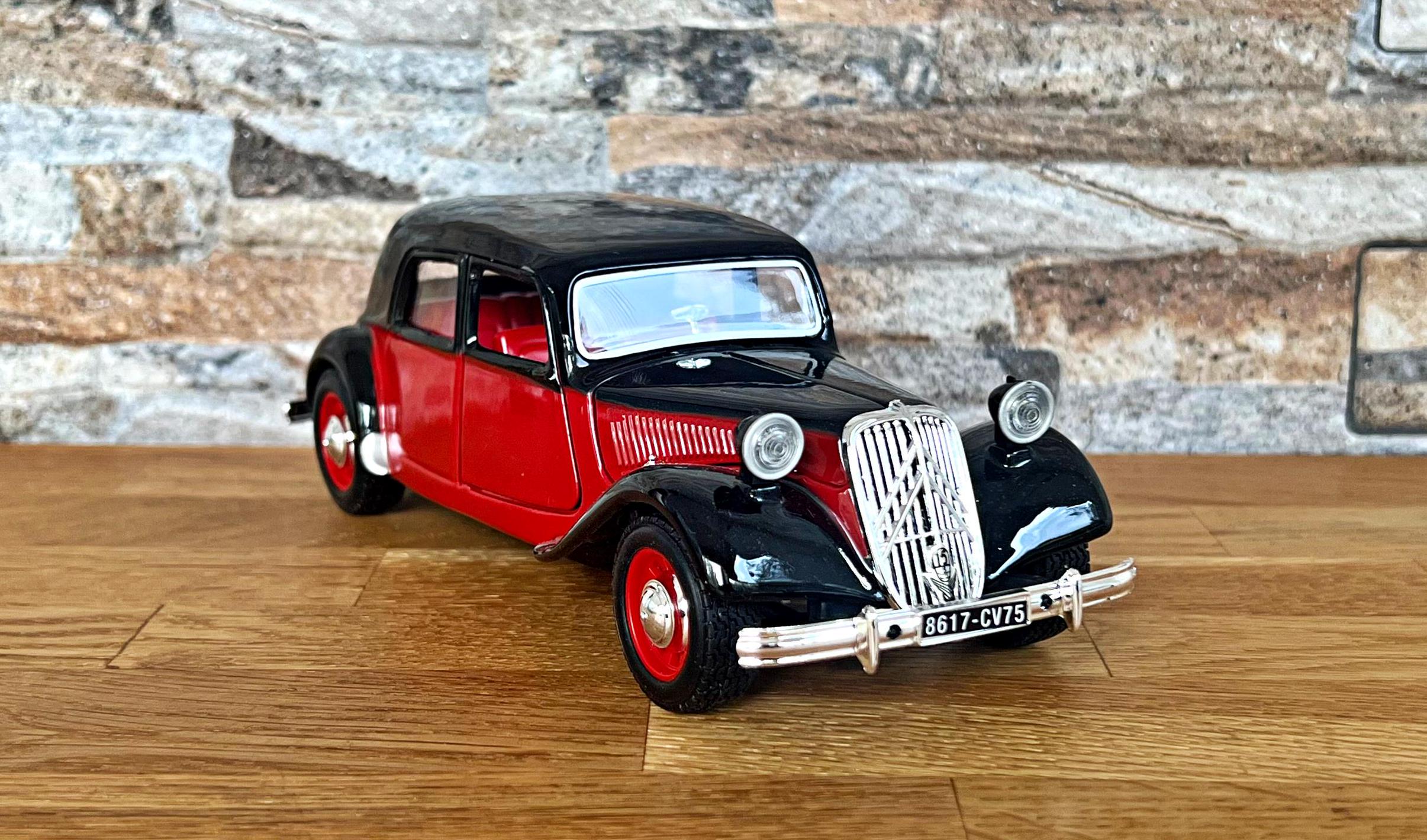 Citroen 15 CV TA 1938 | Vintage Model Car | Scale 1/24 Diecast Car