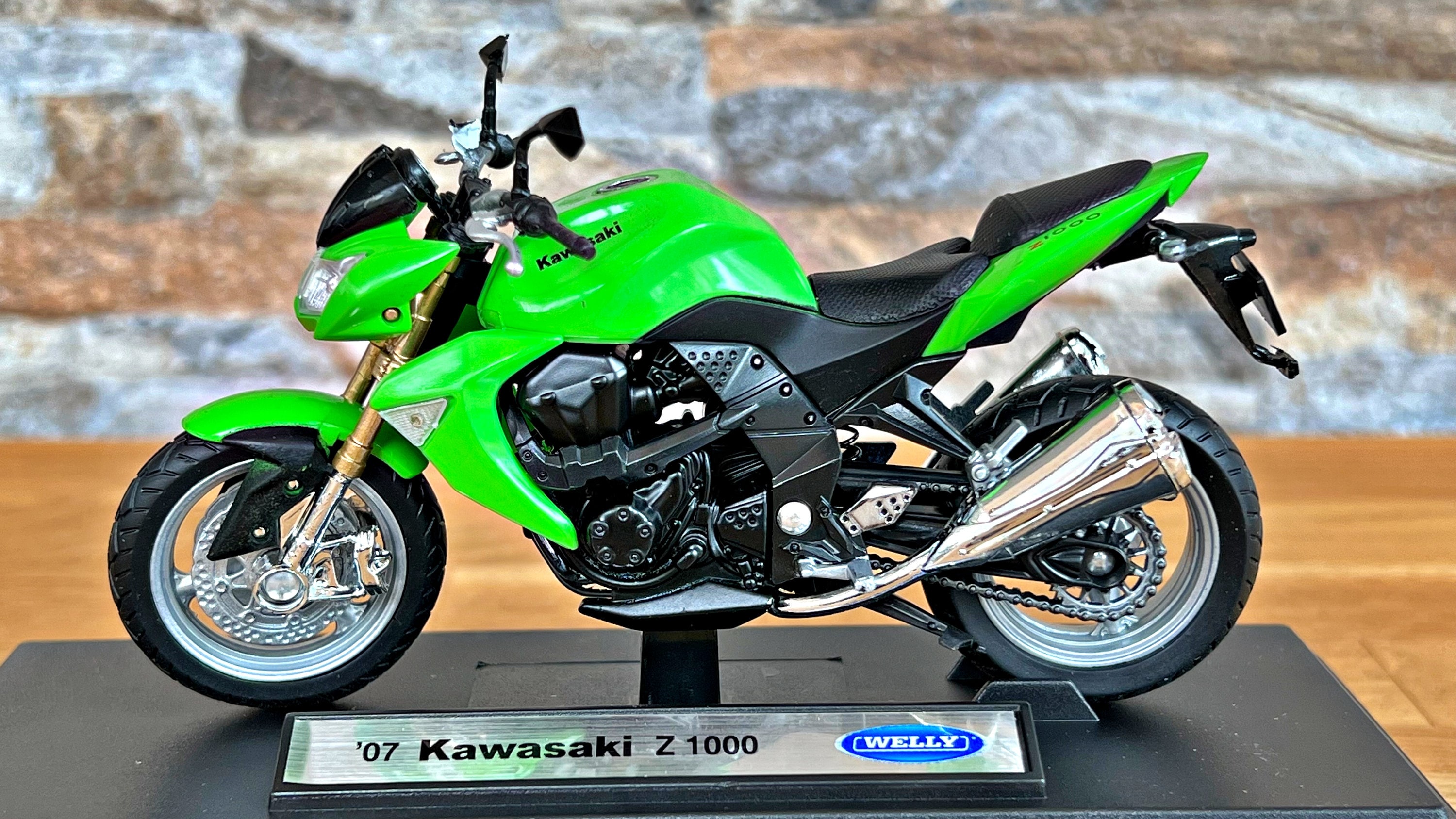 Kawasaki Z 1000 , Scale 1/18 Diecast Model Motorcycle, 1/18 Die