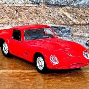 Ferrari 250 GTO , Vintage car model, diecast model car, 1:38 scale model car, old model car, diecast collectible item, Ferrari