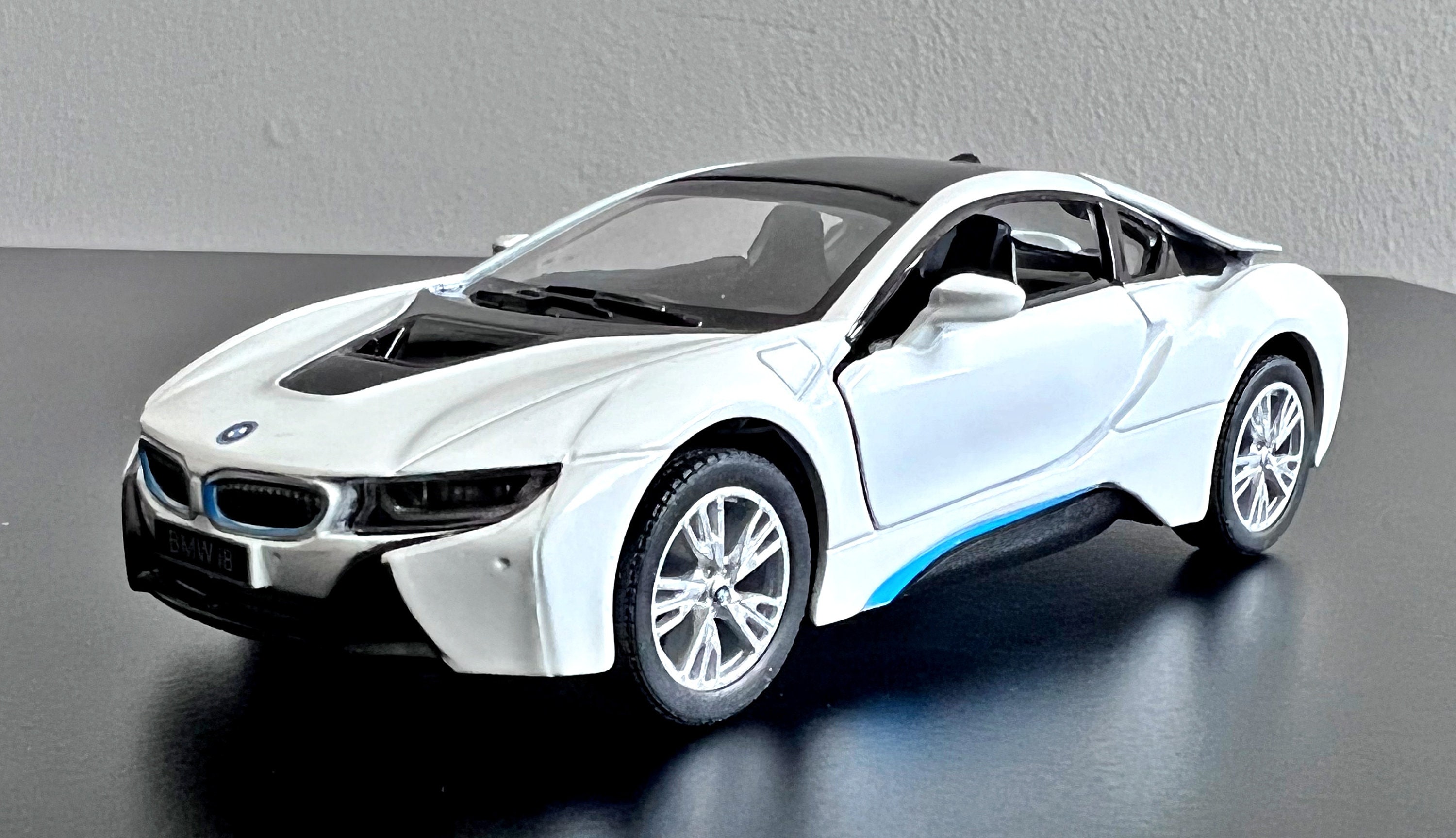 Kinsmart BMW i8 1:36 Scale Super Car (White)