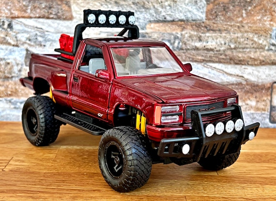 Gmc sierra scale model sale