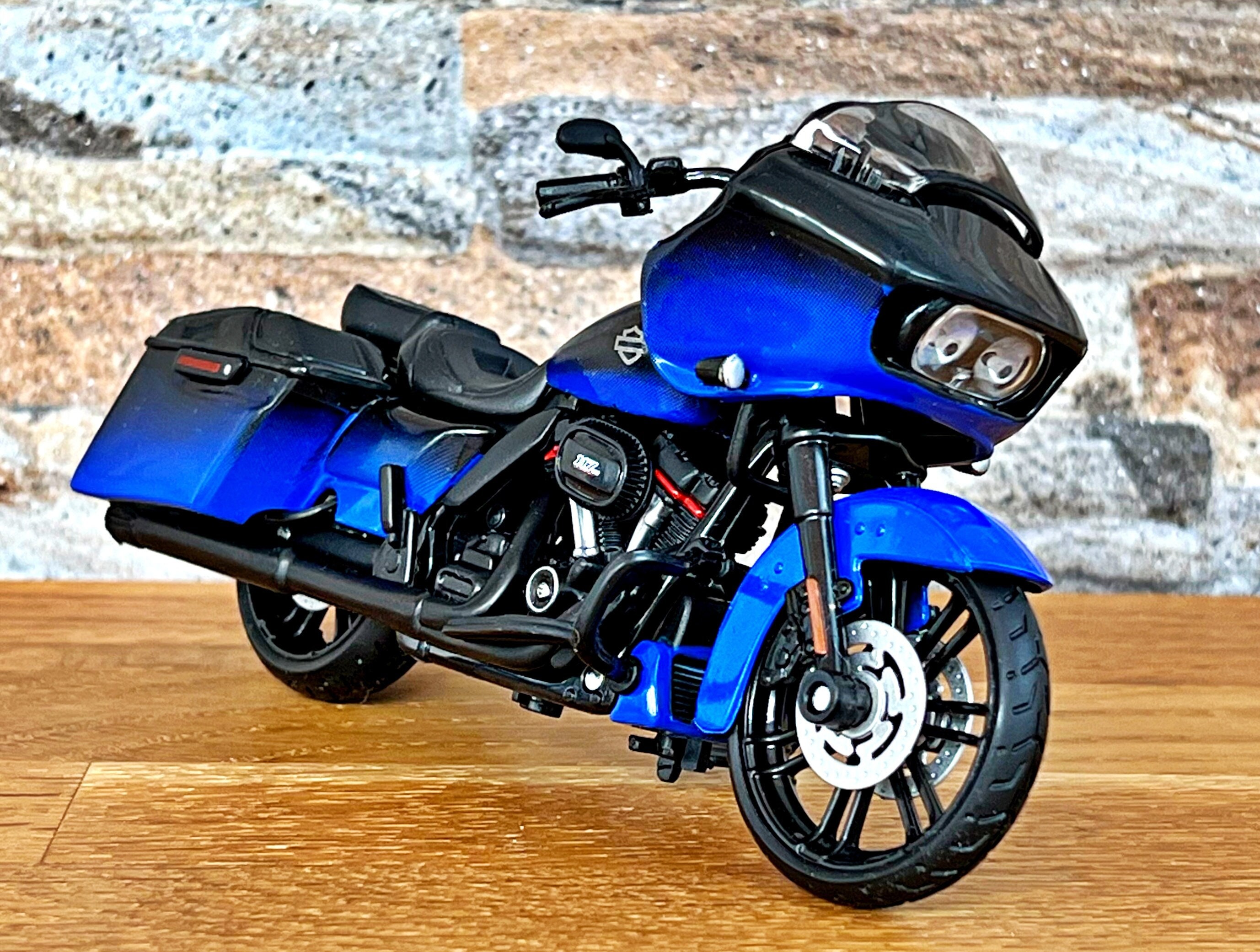 Harley Davidson 2018 CVO Street Glide, Model Motorcycle, 1/18