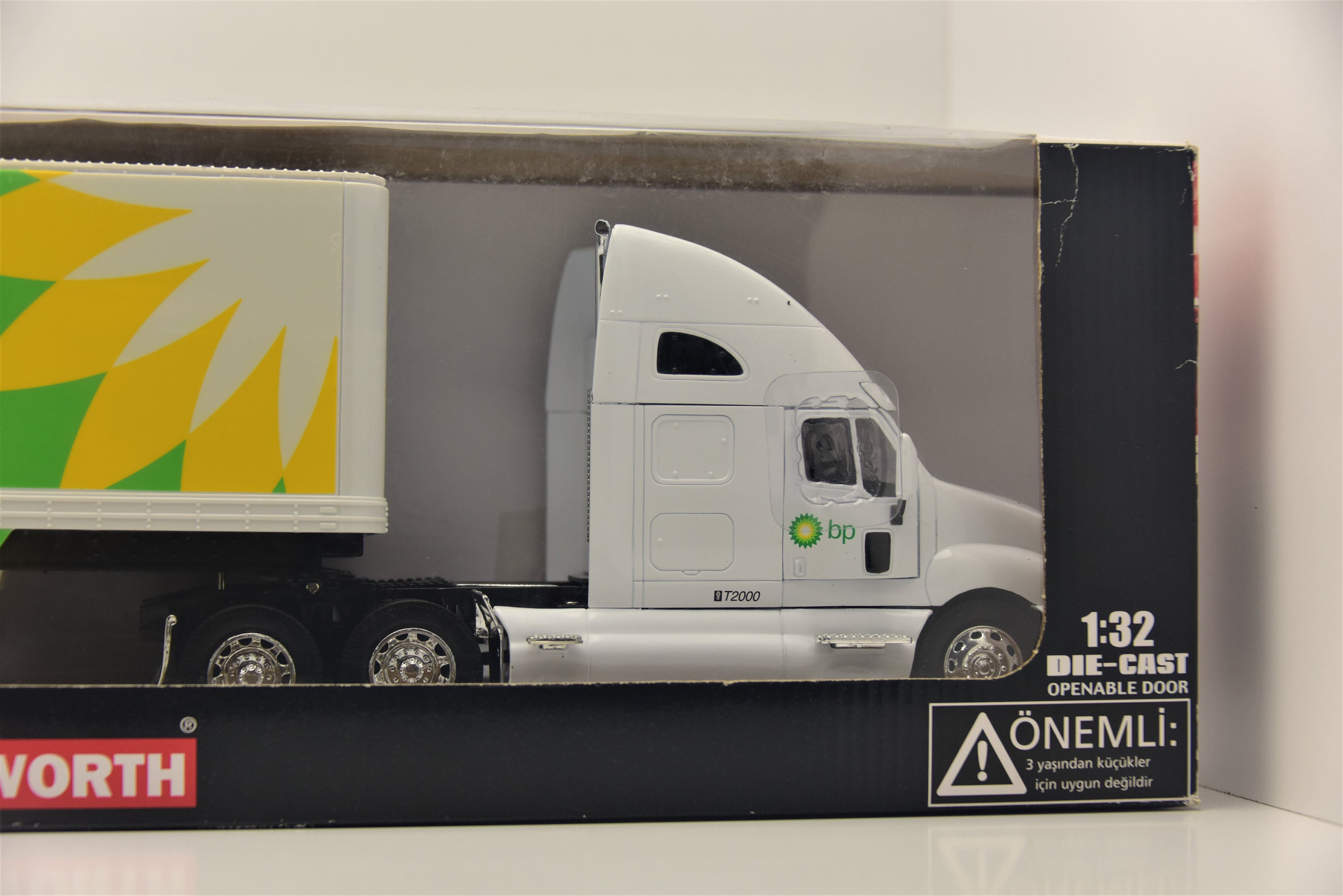 Kenworth T2000 Truck, Diecast Model Truck, 1/32 Scale