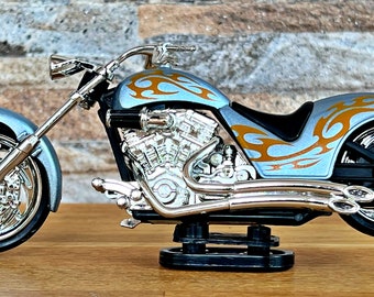 Miniature Moto Custom Chopper 1:9 – Honda Shadow, Rouge, Métal Moulé