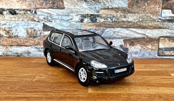 Miniature Porsche Cayenne Turbo S 1:64 SW - Modèle Luxe Blanc, Moulée Sous Pression