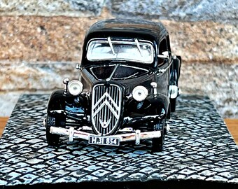 Vitesse - CITROEN TRACTION 7A 1934 beige et noir réf. VCC98068 BO 1/43