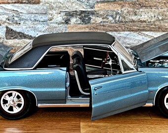 Pontiac GTO 1965 | Vintage Model Car | Diecast Car | 1/18 Scale