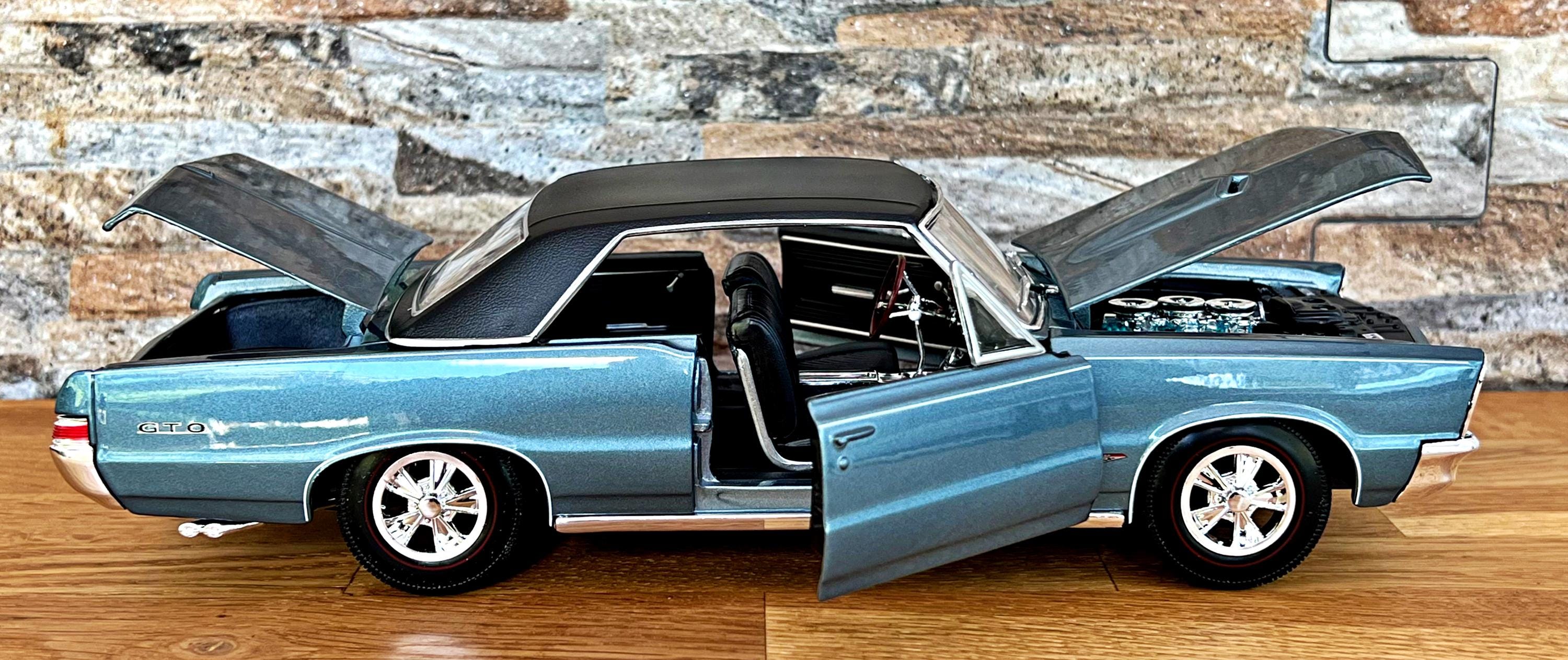 Pontiac GTO 1965 | Vintage Model Car | Diecast Car | 1/18 Scale