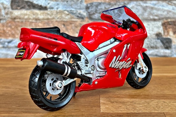 Kawasaki Ninja ZX-7R, Scale 1/18 Diecast Model Motorcycle, 1/18