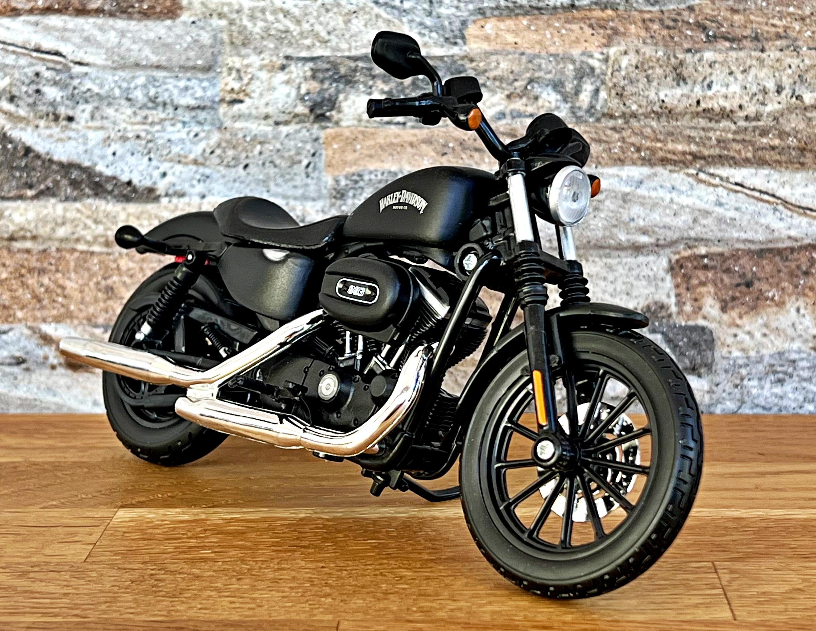Harley Davidson 2014 Sportster Iron 883 , Diecast Model Motorcycle