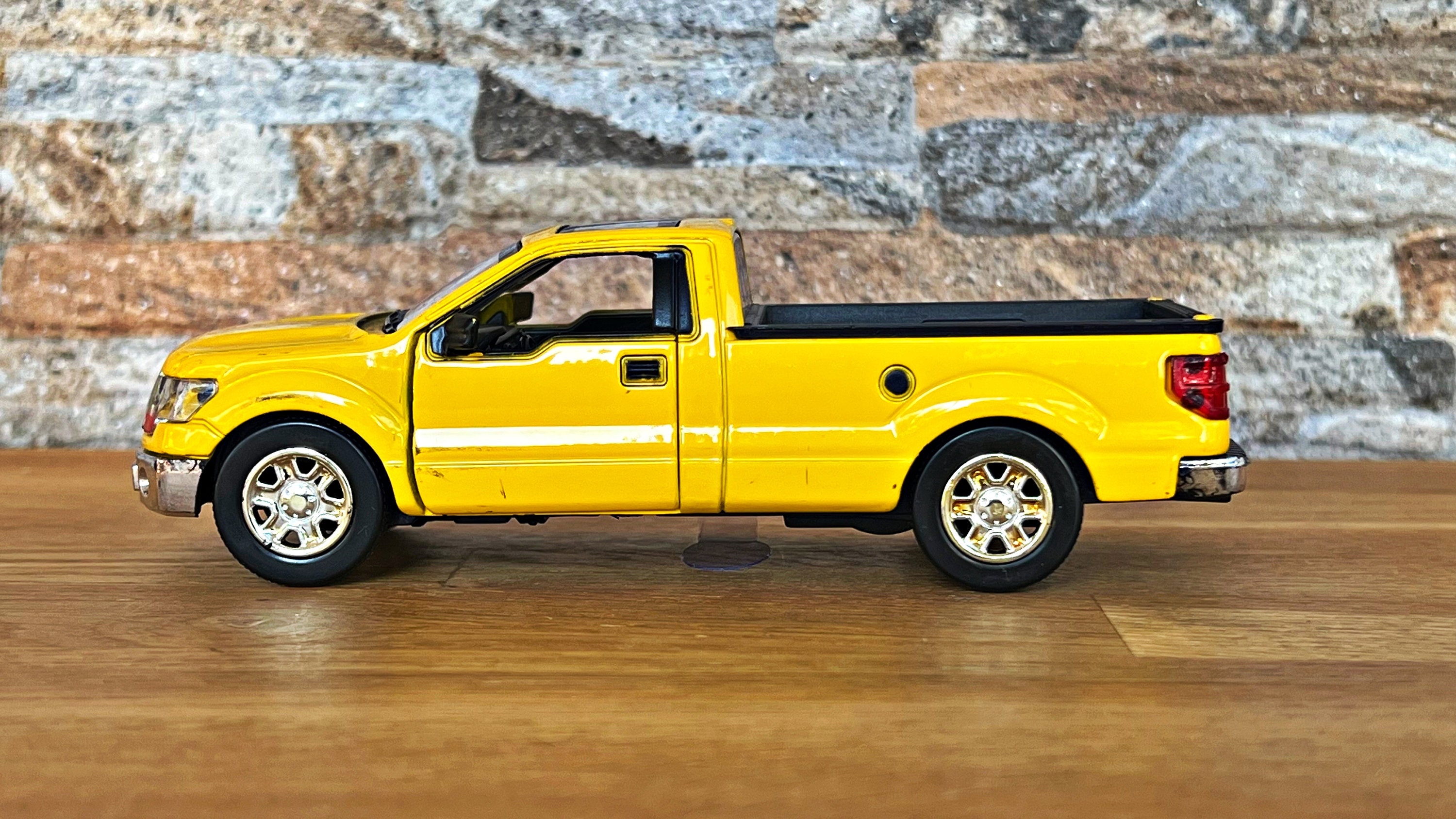 Ford F-150 1/32スケール Motor Max 1/27 Scale 79364 - 2019 Ford F-150 Limited Crew