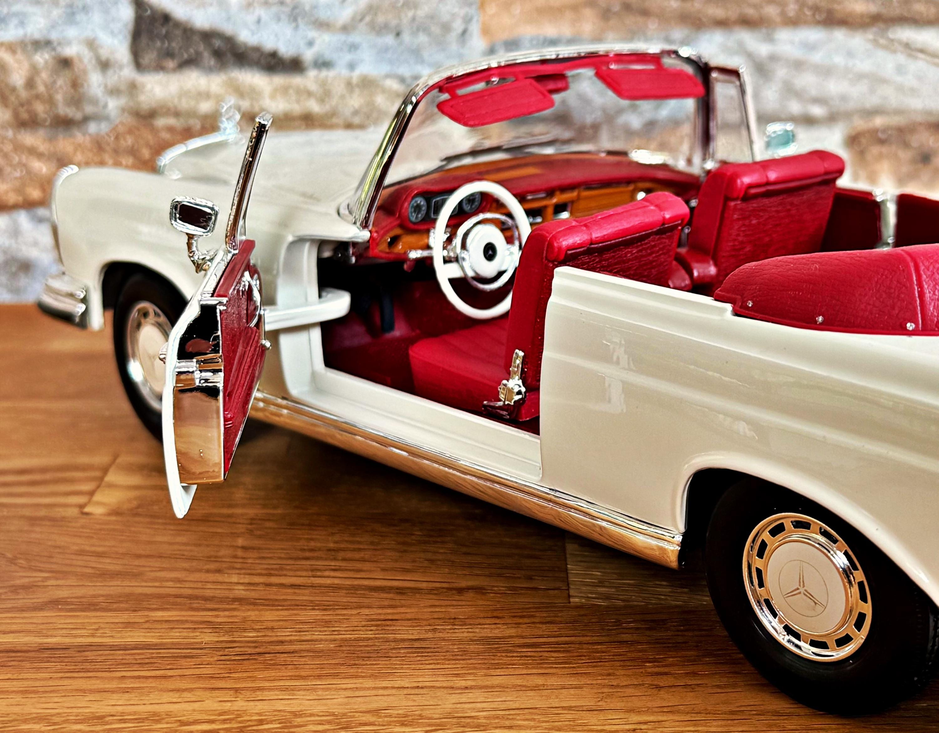 Mercedes Benz 280SE 1967 | 1/18 Scale Model Car | Diecast Car