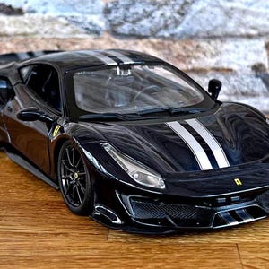 Ferrari 488 Pista | Model car | 1:24 diecast car | 1/24 scale model car | car model | 1/24 Diecast item | collectible item | Ferrari