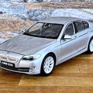 BMW 535i | Model car | Diecast car | 1/24 scale model car | car model | Die cast car | collection item | BMW
