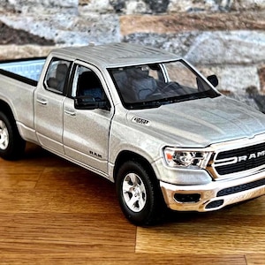 Ram 1500 2019 | Diecast Model car | Diecast pickup | 1/27 scale model car | Collectible car | diecast truck | RAM 1500