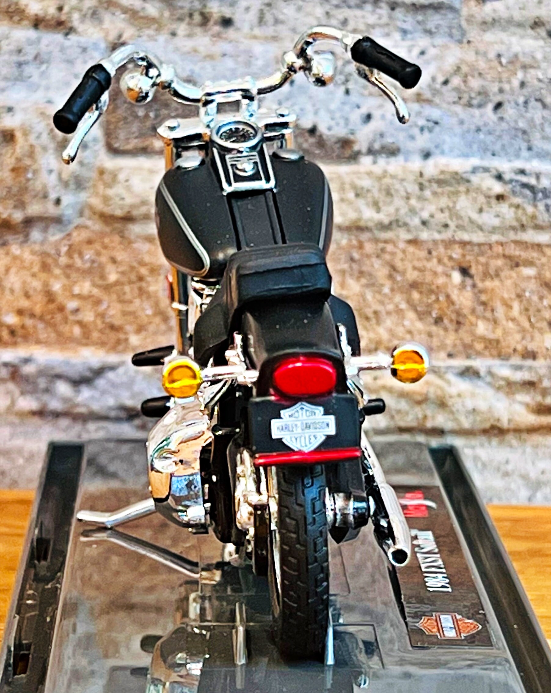 ハーレーダビッドソン 1984 FXST ソフテイル、スケール 1/18 モデル