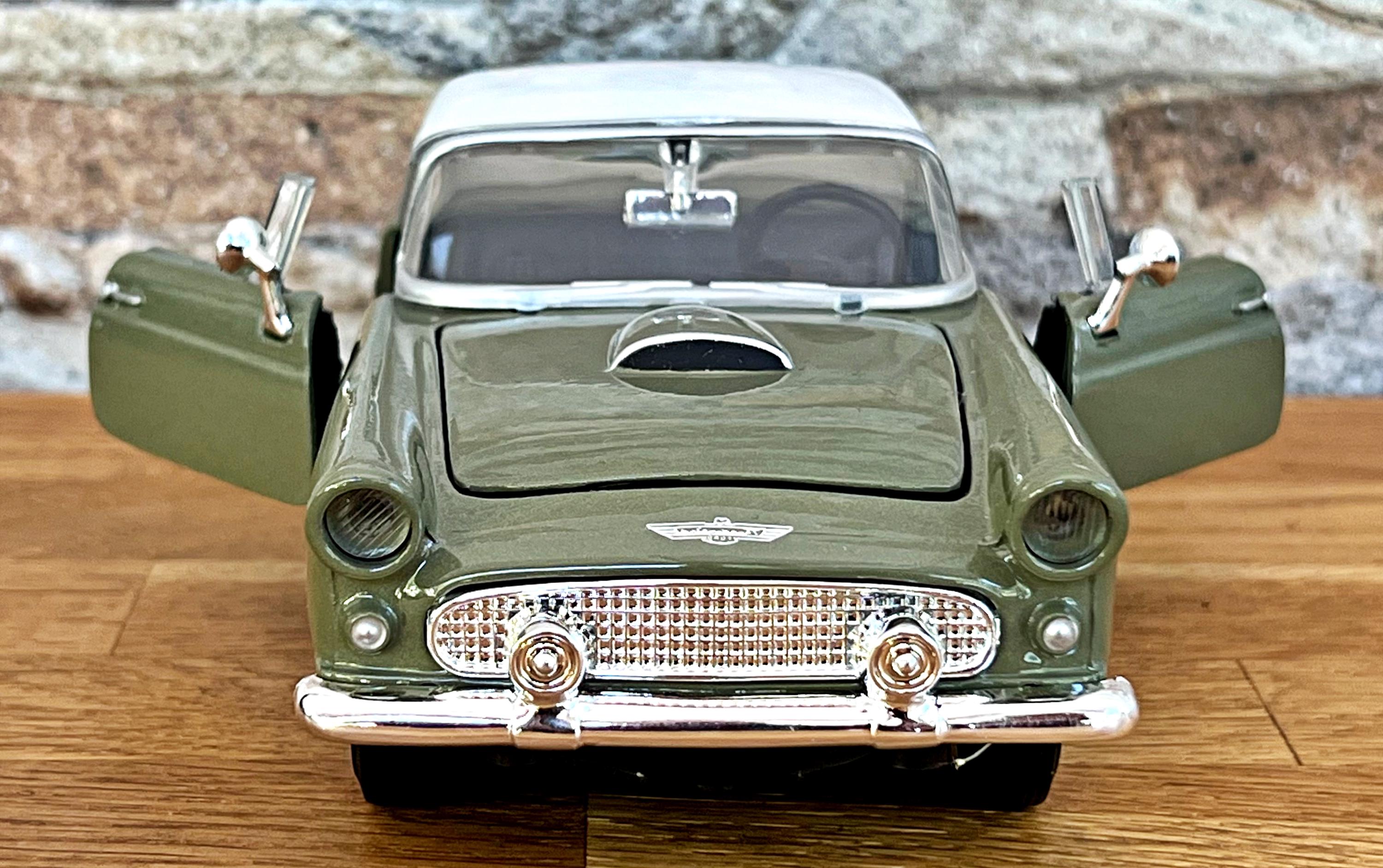 フォード サンダーバード 1956 | 1/24スケール ダイキャストカー