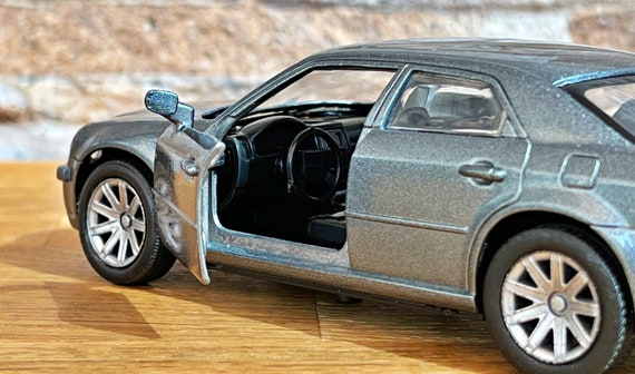 Chrysler 300C , Model Car, Scale 1/32, 1/32 Diecast Collectible