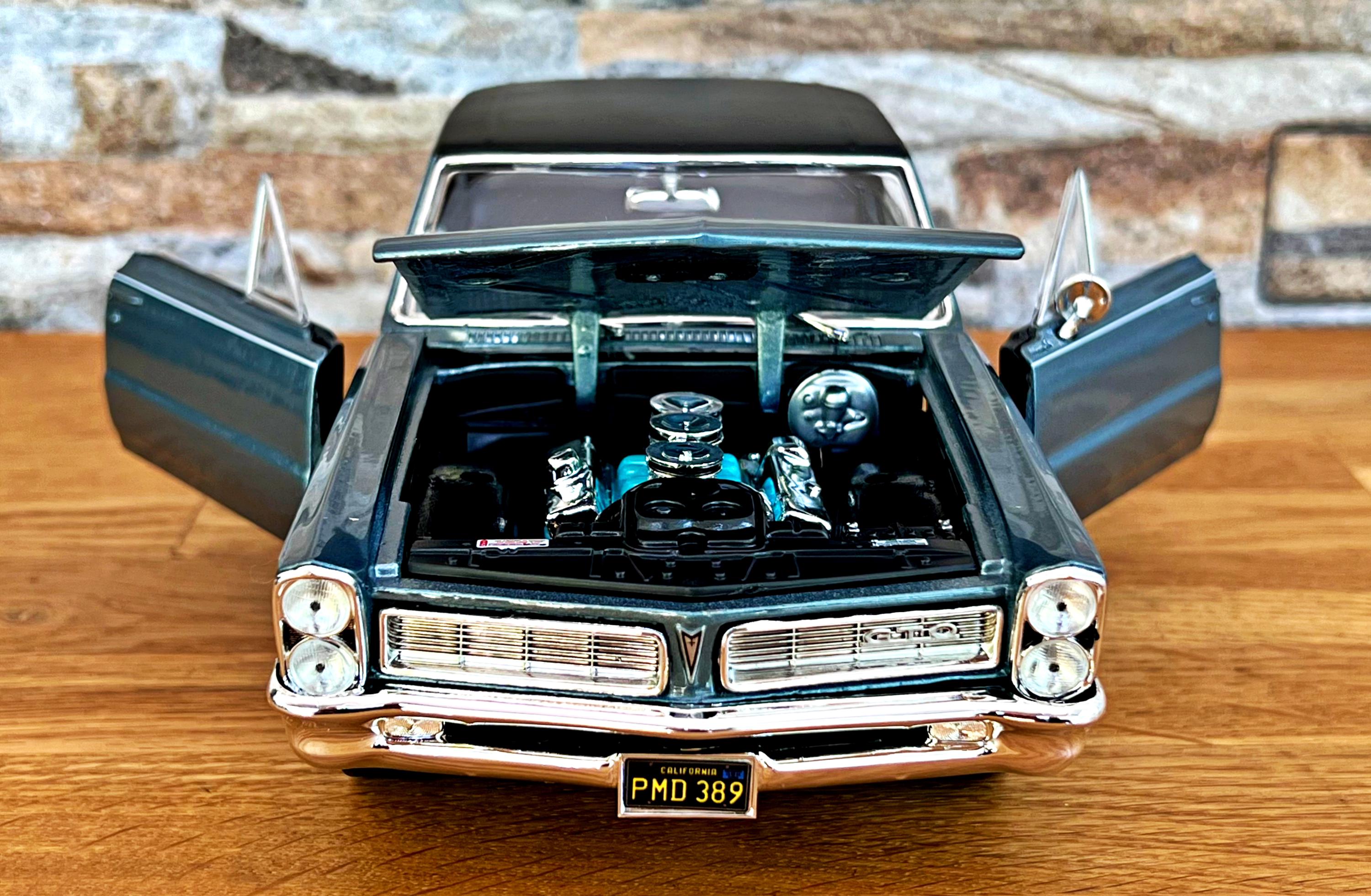 Pontiac GTO 1965 | Vintage Model Car | Diecast Car | 1/18 Scale