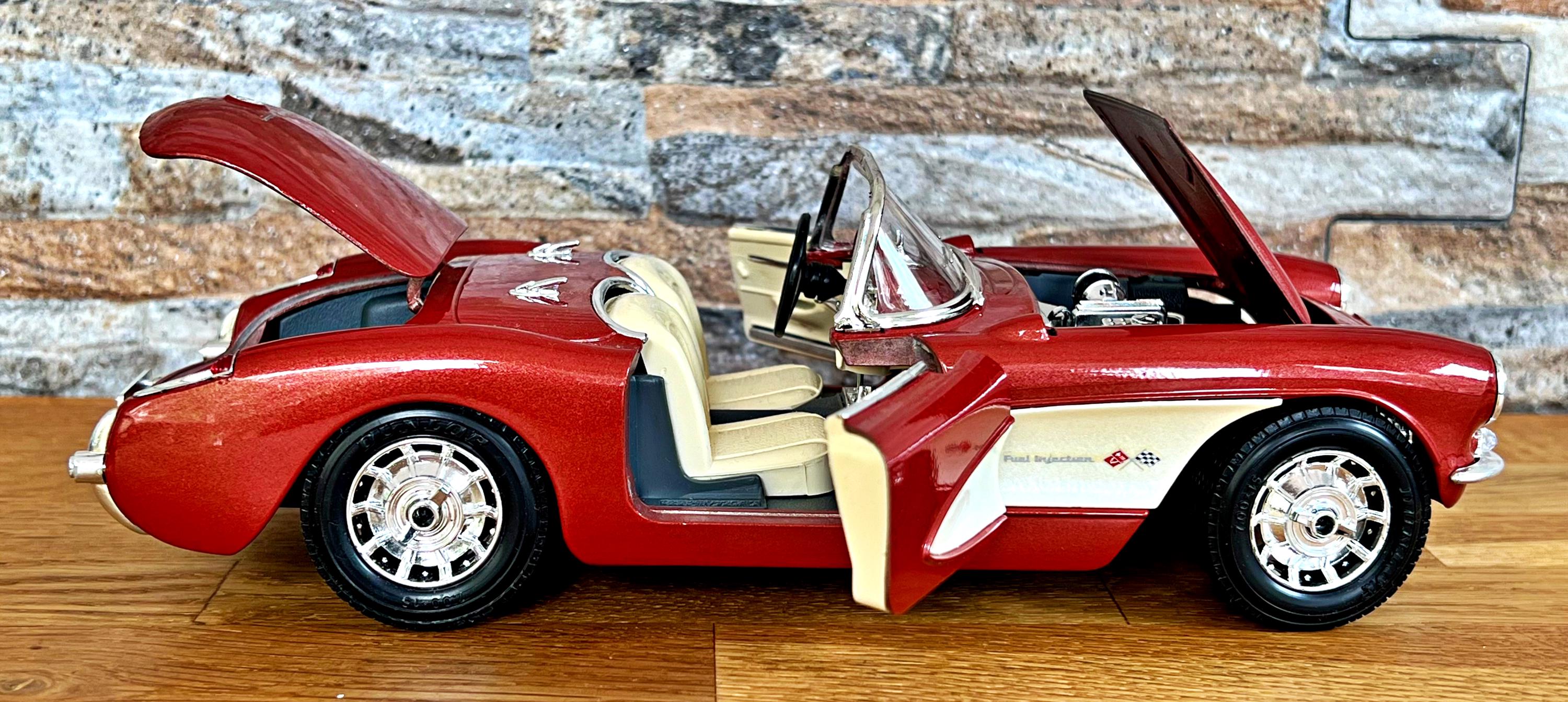 コルベット 1957 | ヴィンテージ モデルカー | 1/18 スケール モデル