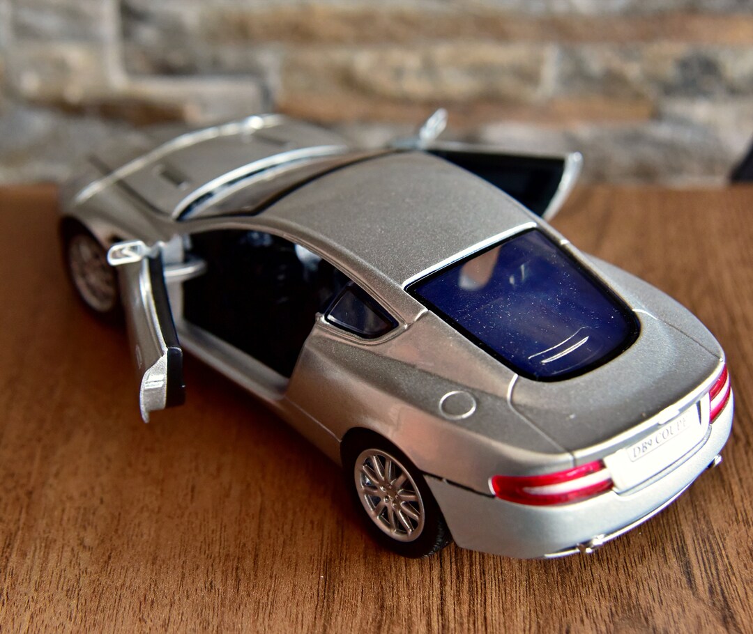 Aston Martin DB9 Coupe Model Car Scale 1/24 Metal Car Model 1/24