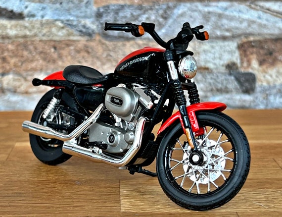 Harley Davidson, 2007 XL 1200N Nightster, Scale 1/18 Diecast Model