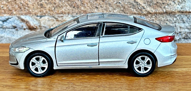 Hyundai Elantra , modèle de voiture, échelle 1/36 modèle de voiture, 1/36 voiture moulée sous pression, objet de collection, Hyundai Diecast, Modèle de voiture image 7