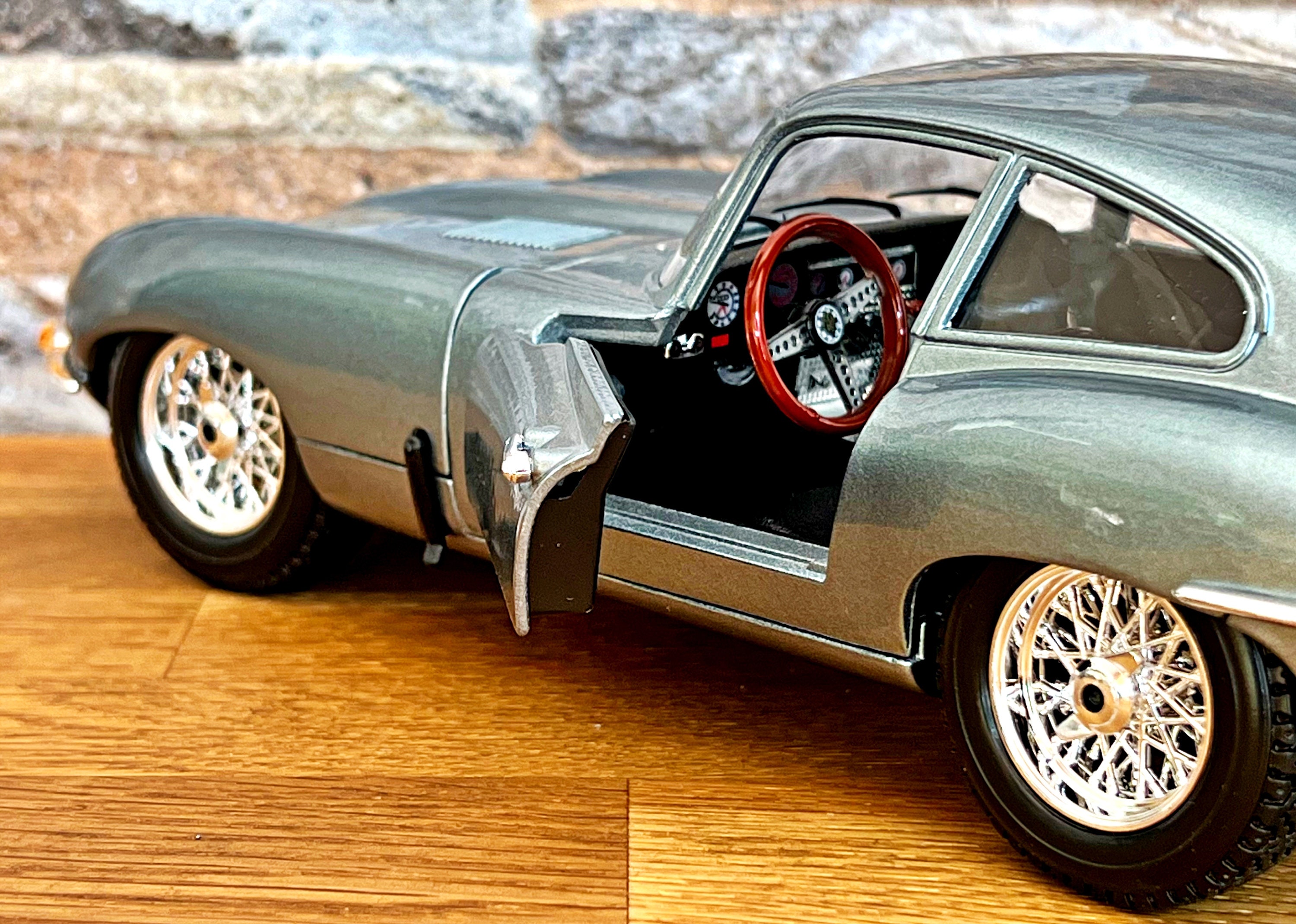 Jaguar E-type Coupe | 1/18 Scale Model Car | Diecast Car | Die
