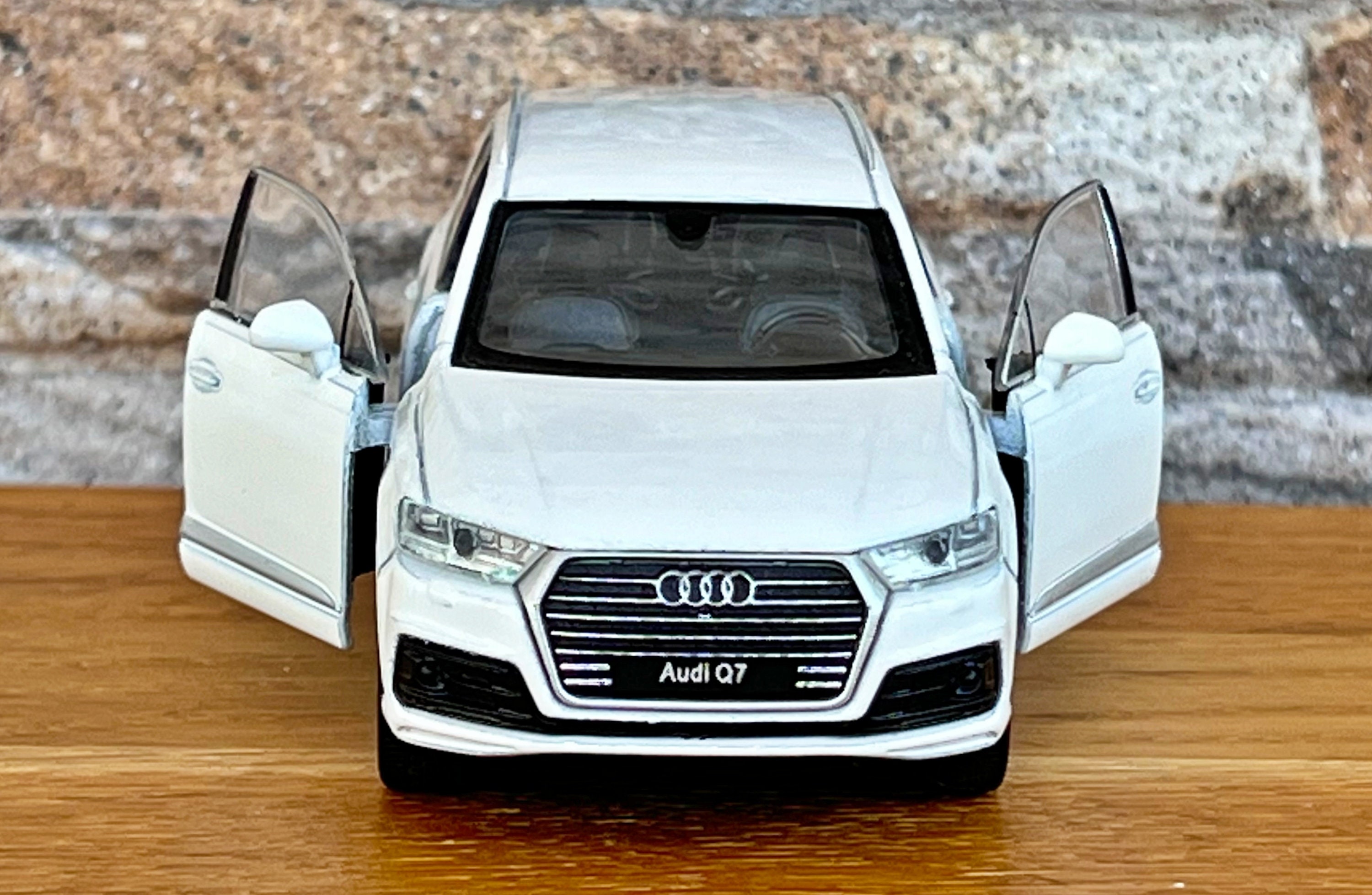 Amazon.co.jp: アウディq7、ホワイト、2015年、モデルカー、品