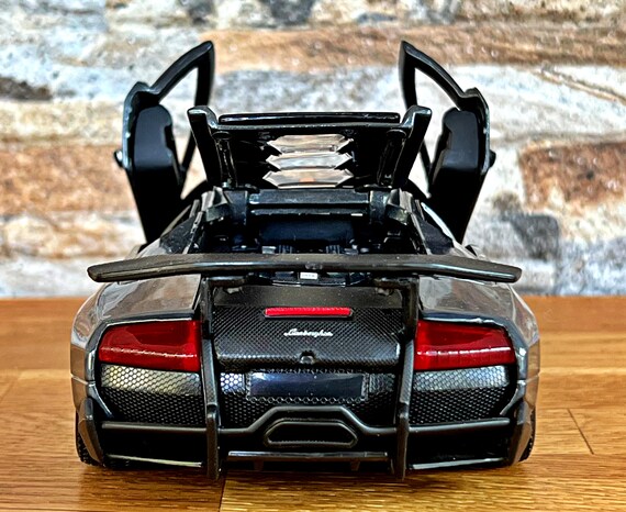 Lamborghini Murcielago LP 670-4 SV | 1/24 Scale Model Car