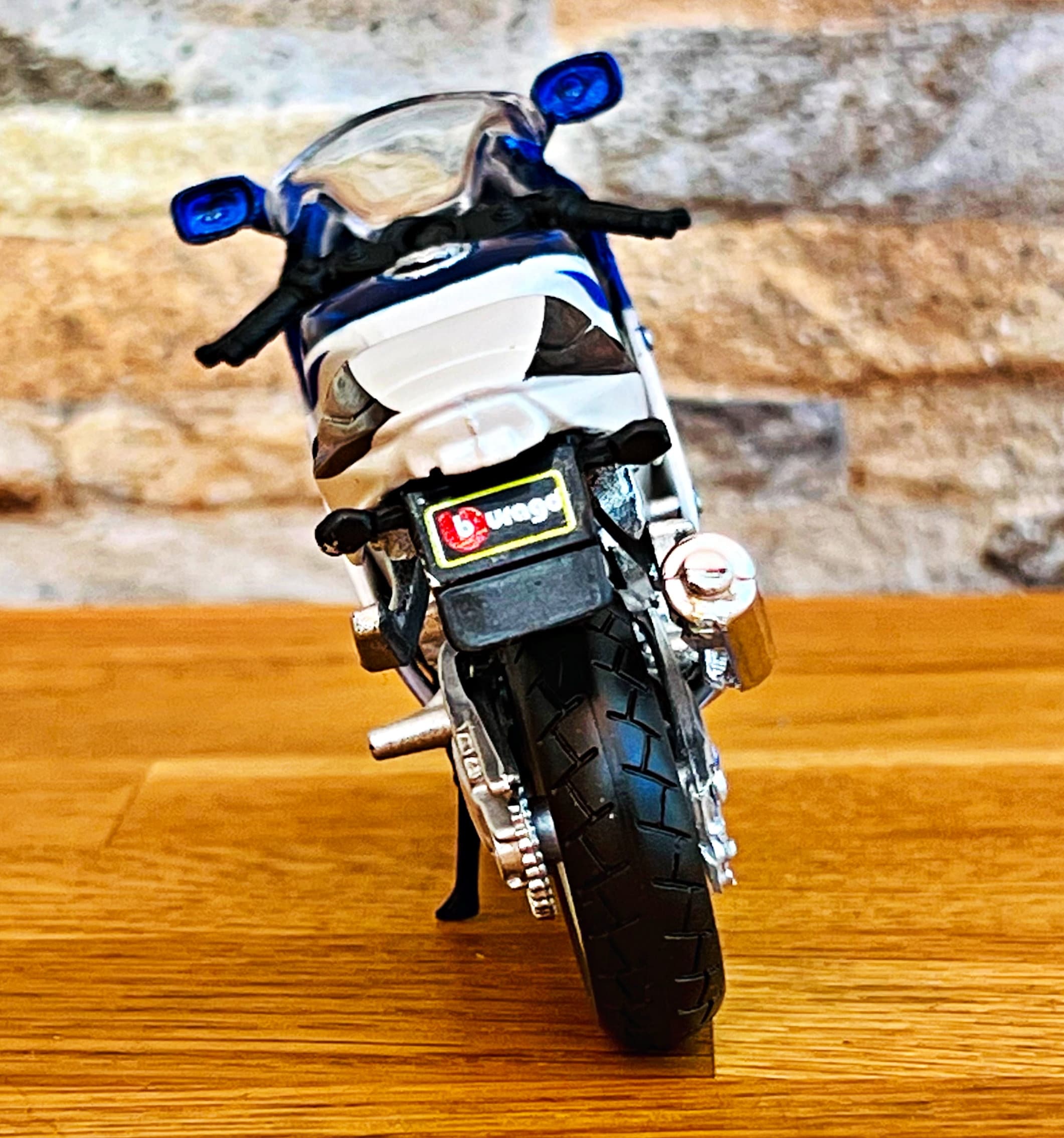 Cadeau Motard Welly Suzuki GSX-R750 1:18 – Moto Modèle Moulée Sous Pression, Neuve