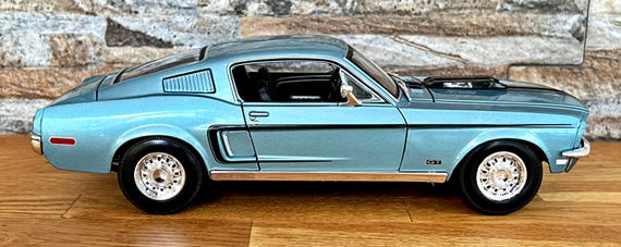 ダイキャスト　1/18 Ford マスタングGT Amazon.co.jp: 1 18 1968 フォードマスタング GT コブラジェット