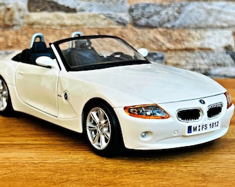 BMW Z4 | 1:24 diecast car | 1/24 scale model car | Metal car model | 1/24 item | Diecast collectible item | BMW Model car