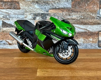 ワーコレ Amazon.com: New Ray 2011 Kawasaki ZX-14 Ninja Green