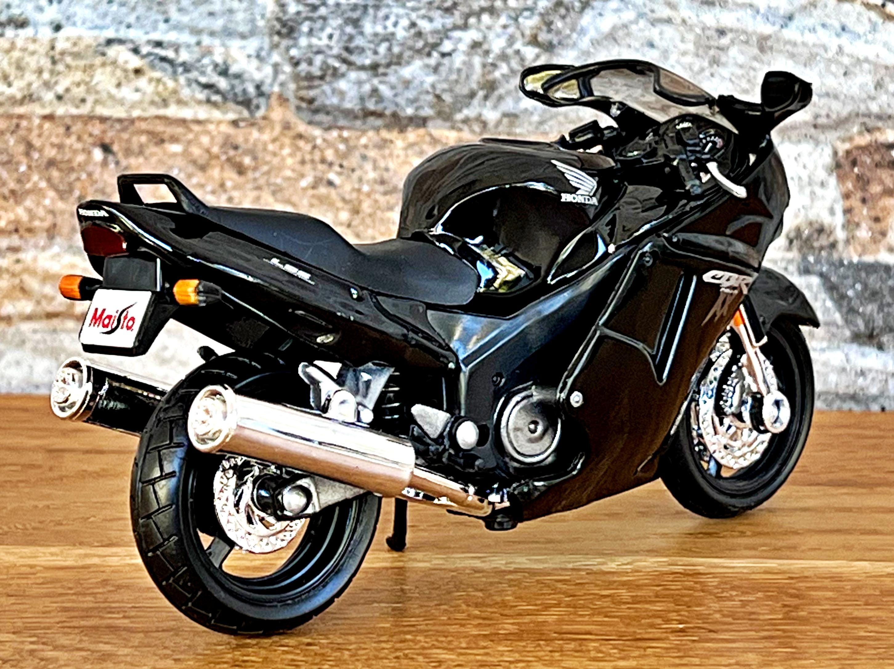 HONDA MOTORCYCLE CBR1100XX ミニカー(バイク) Honda CBR1100XX, Scale 1/18 Diecast Model Motorcycle, 1/18 Die
