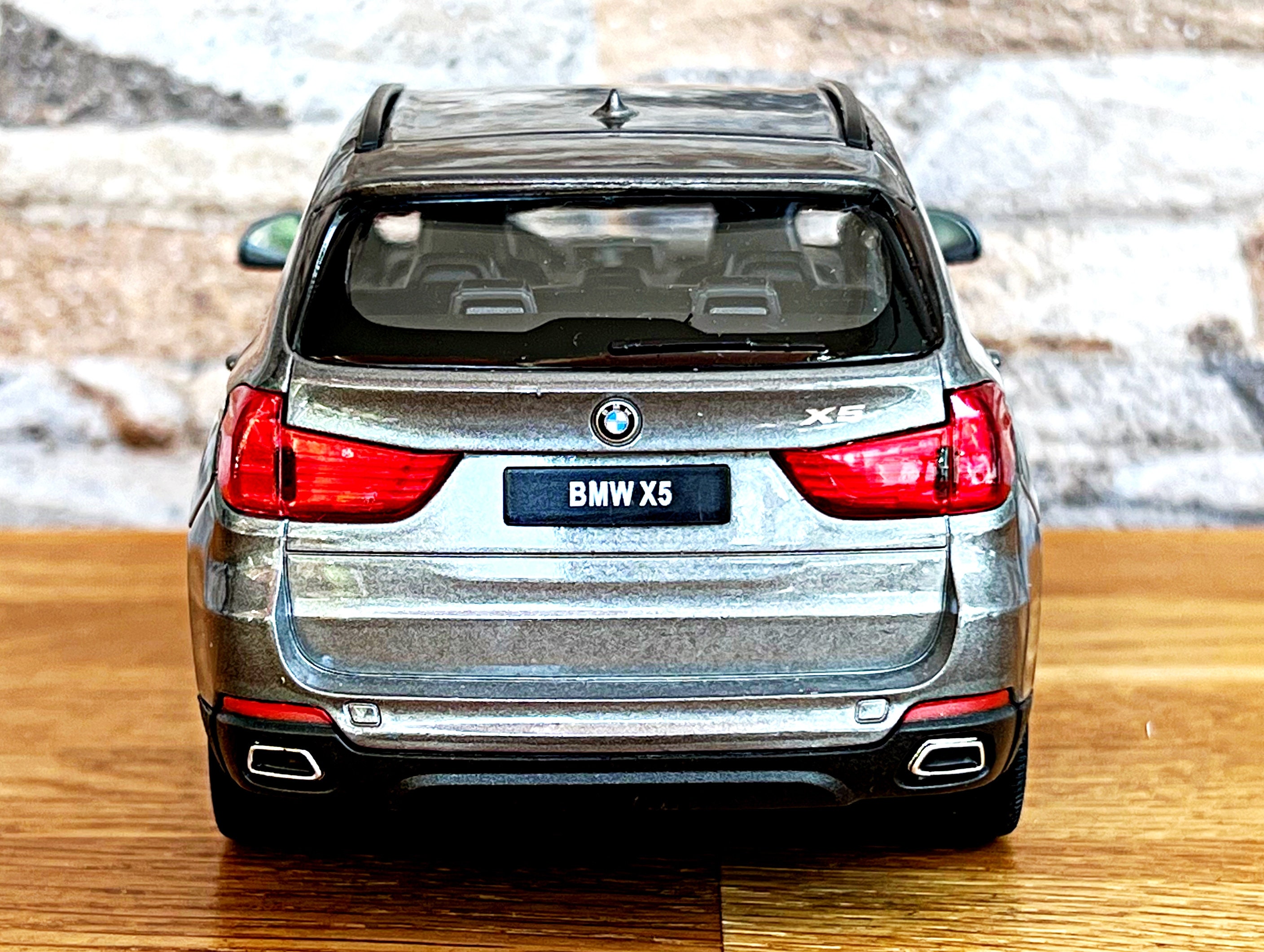 Voiture Miniature BMW X5 1:24 - Avec Lumières Et Sons - Fonction Pull-back - Jouet Neuf Pour Enfants 3 Ans Et Plus