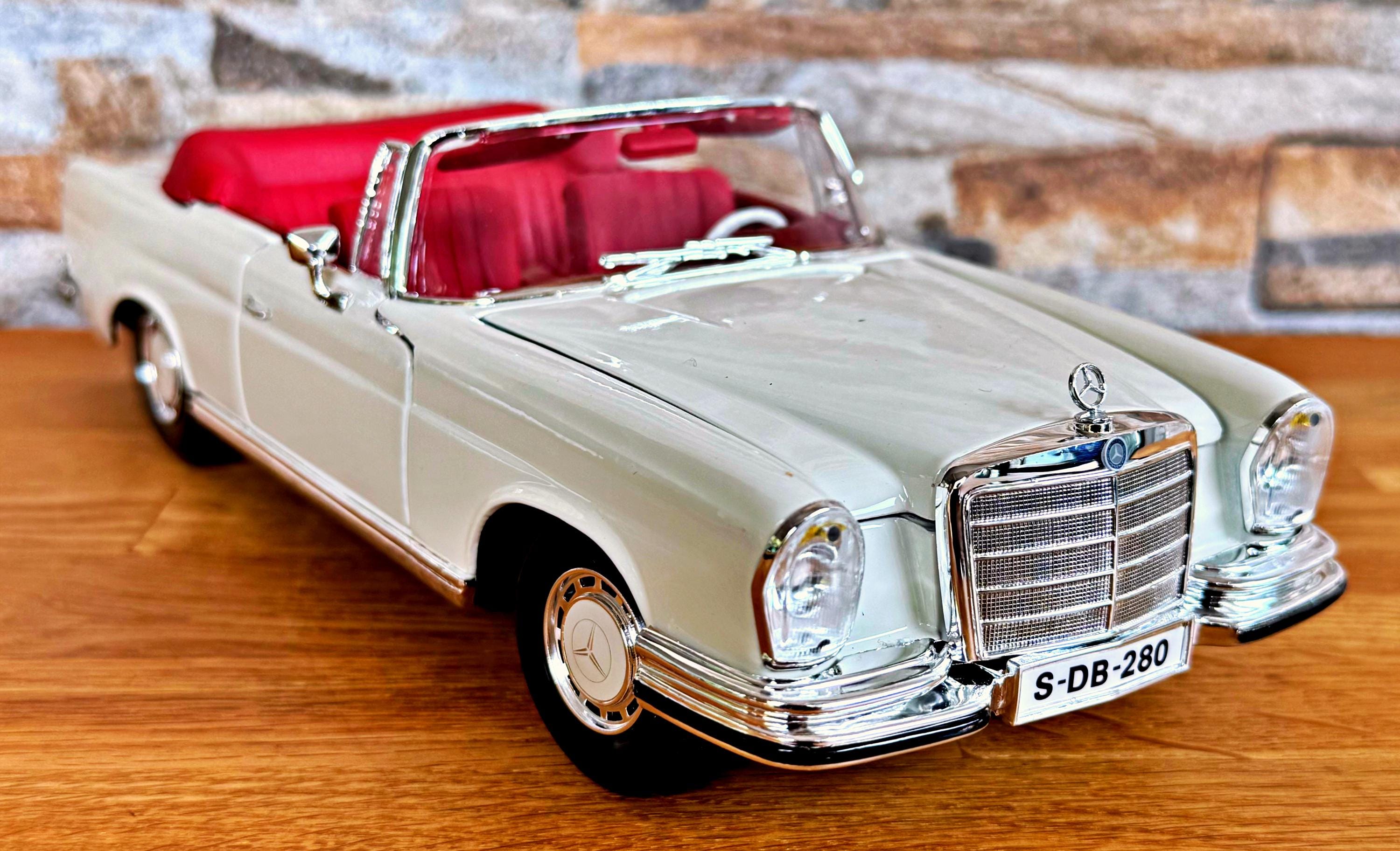 メルセデスベンツ 280SE 1967 | 1/18スケール モデルカー | ダイ