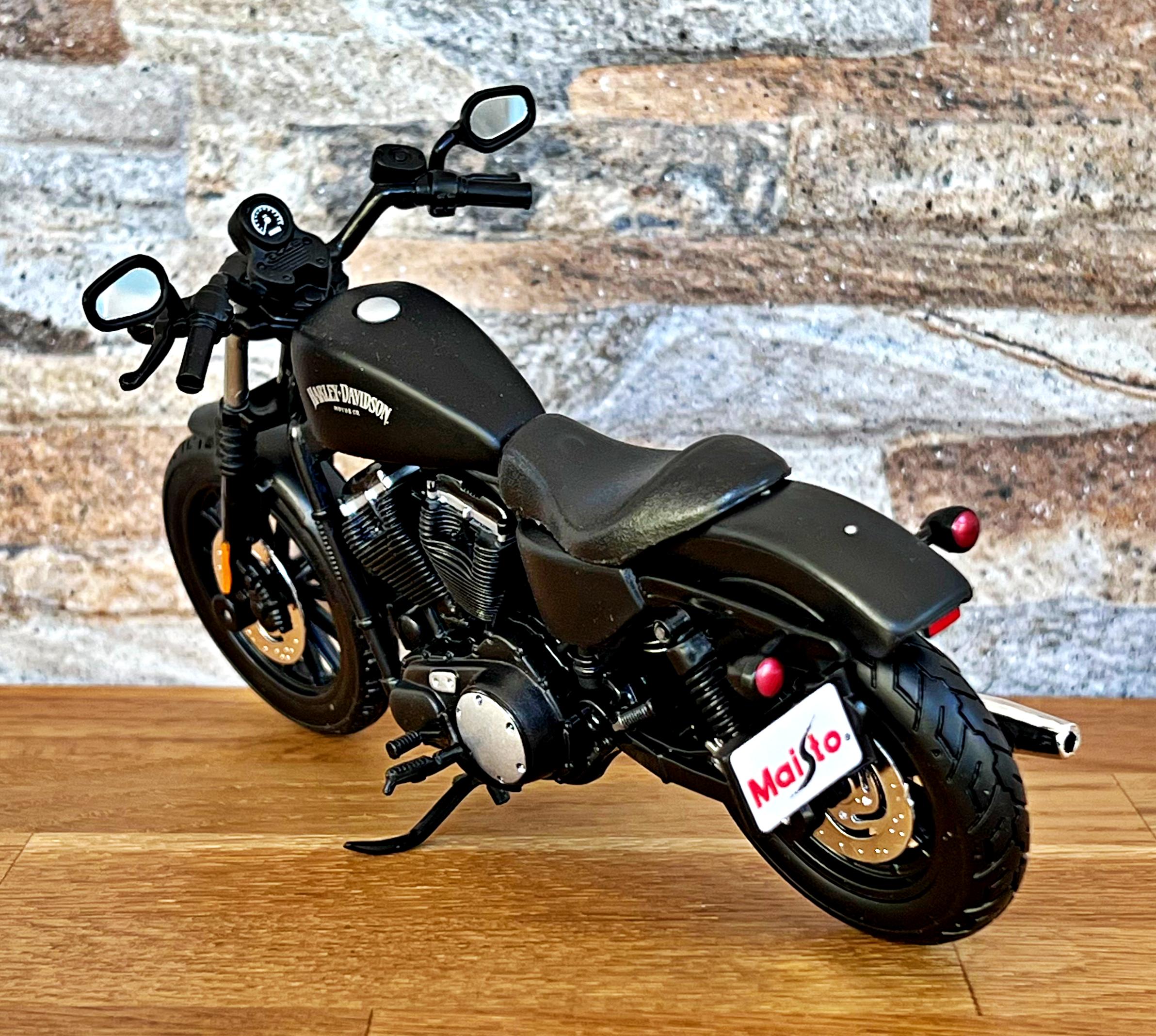 Harley Davidson 2014 Sportster Iron 883 , Diecast Model Motorcycle